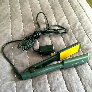 Chi 2” hair straightener. Barely used! Works perfectly. Very long cord